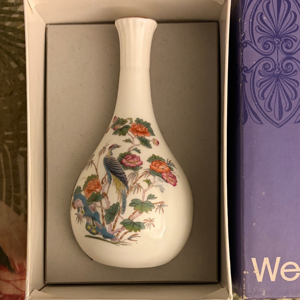 Wedgwood Vintage  White bud Vase with Kutani Crane design.